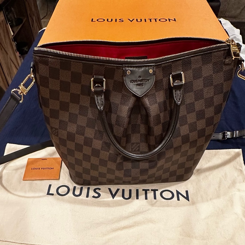 LV Sienna MM in an excellent condition